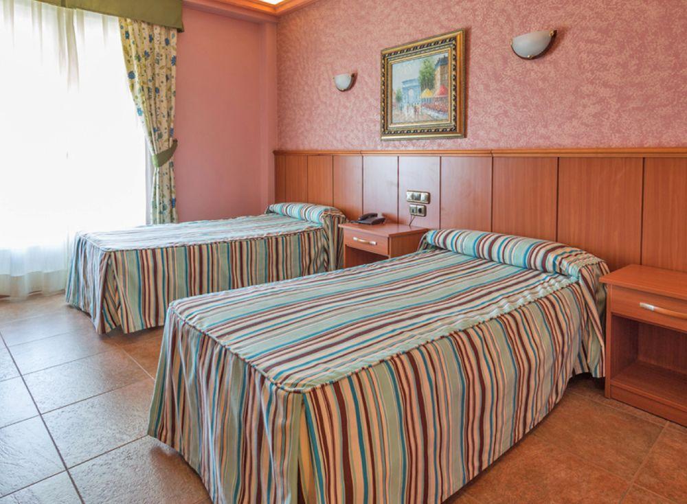 Hotel Real De Castilla 托尔德西拉斯 外观 照片