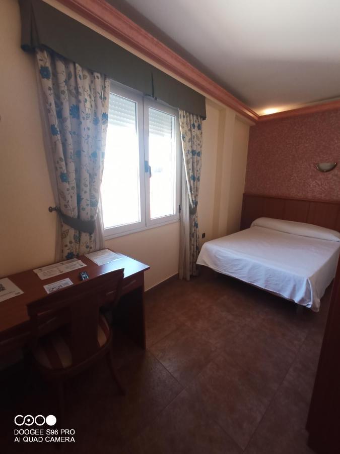 Hotel Real De Castilla 托尔德西拉斯 外观 照片