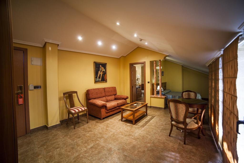 Hotel Real De Castilla 托尔德西拉斯 外观 照片