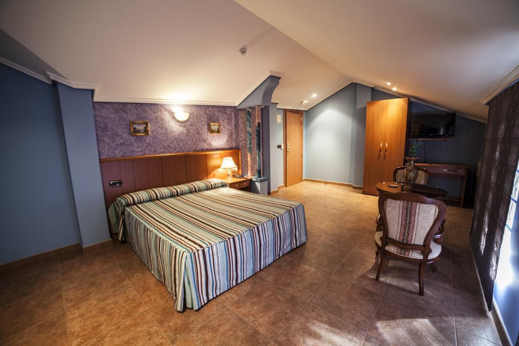 Hotel Real De Castilla 托尔德西拉斯 客房 照片