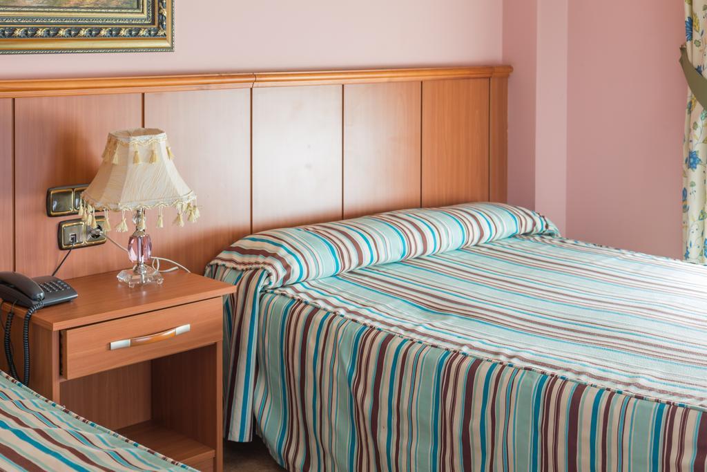 Hotel Real De Castilla 托尔德西拉斯 外观 照片