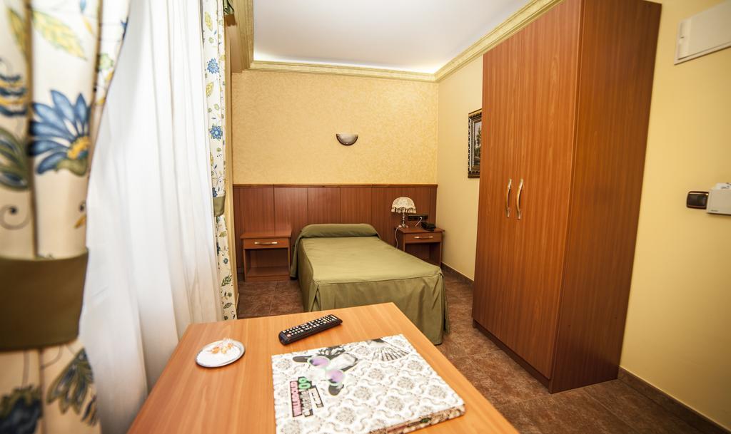 Hotel Real De Castilla 托尔德西拉斯 客房 照片