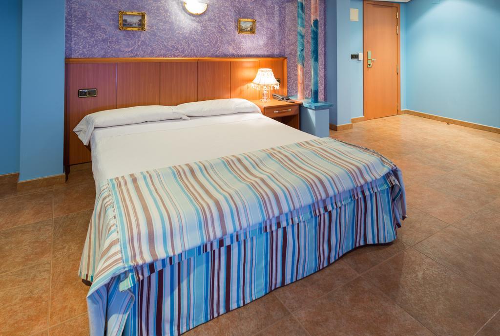 Hotel Real De Castilla 托尔德西拉斯 客房 照片