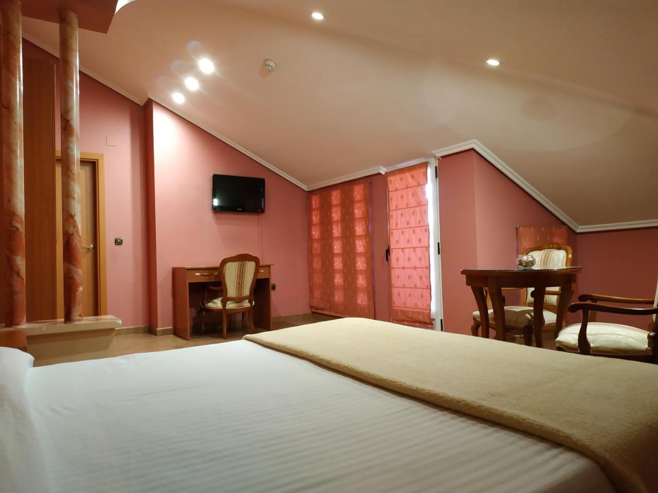 Hotel Real De Castilla 托尔德西拉斯 外观 照片