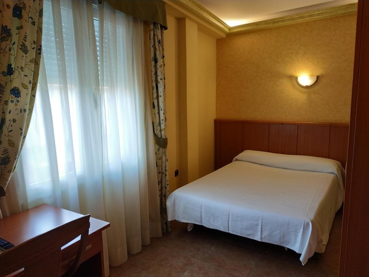 Hotel Real De Castilla 托尔德西拉斯 外观 照片