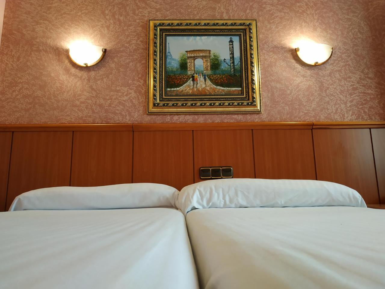 Hotel Real De Castilla 托尔德西拉斯 外观 照片
