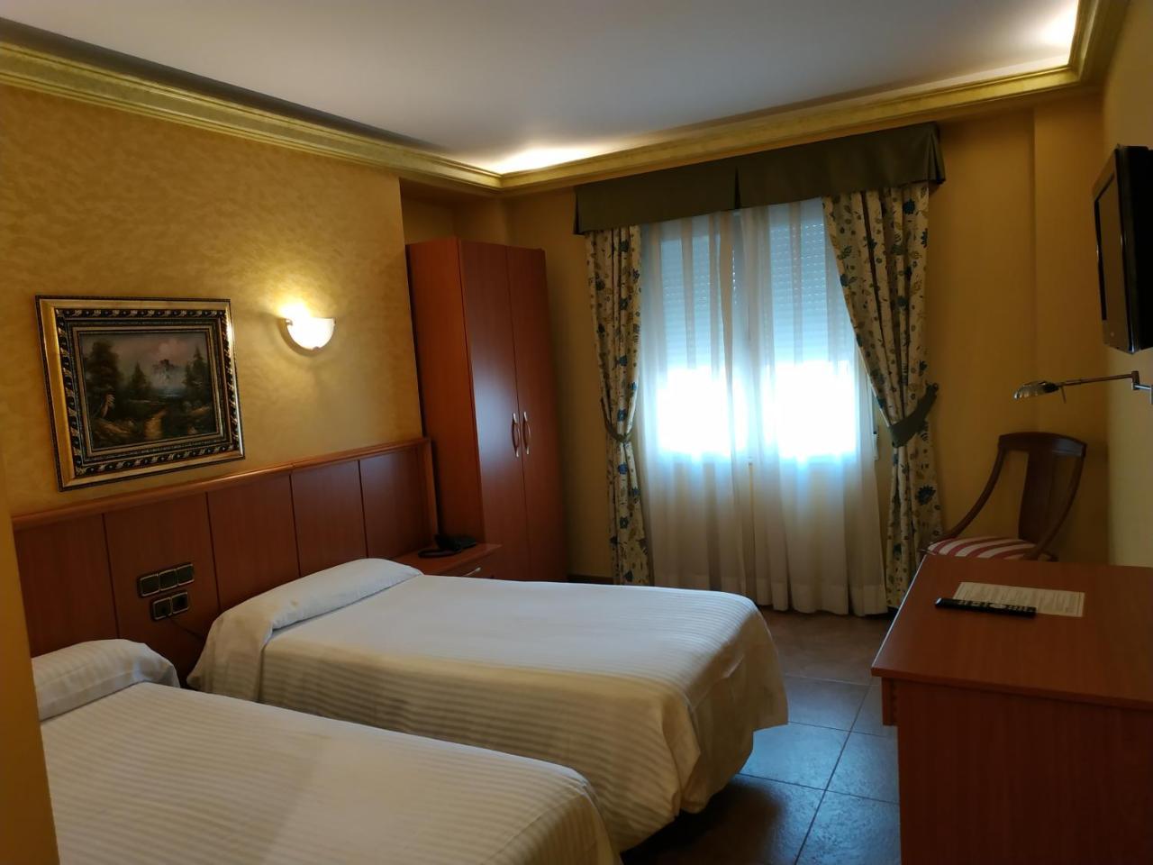 Hotel Real De Castilla 托尔德西拉斯 外观 照片
