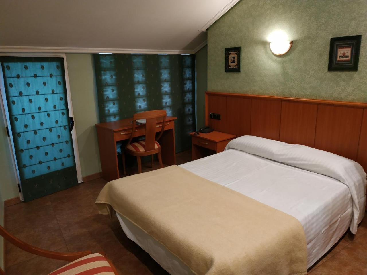 Hotel Real De Castilla 托尔德西拉斯 外观 照片