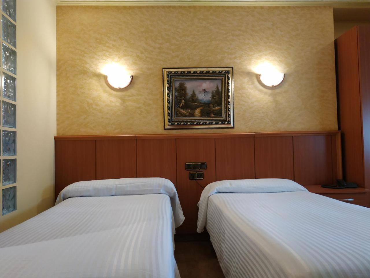 Hotel Real De Castilla 托尔德西拉斯 外观 照片